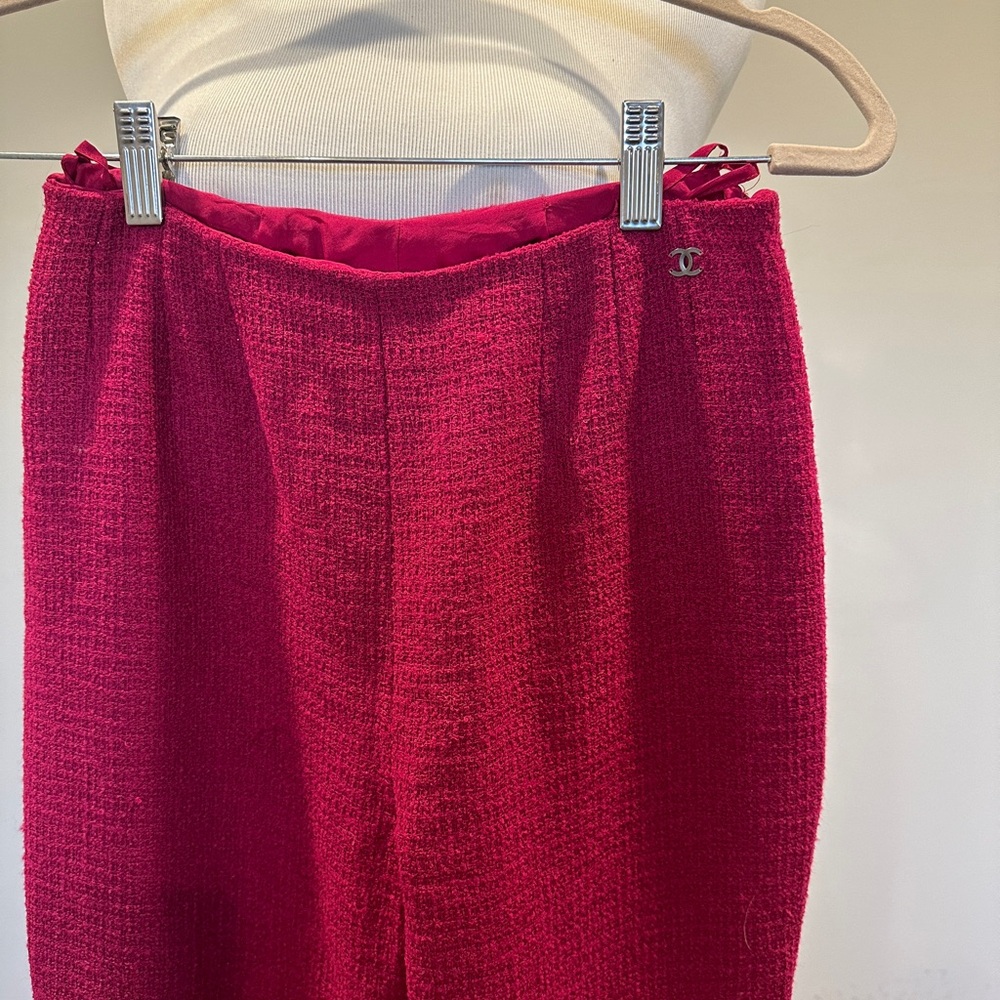 Chanel Raspberry Boucle Sleeveless 2 piece pant set - Picture 7 of 10